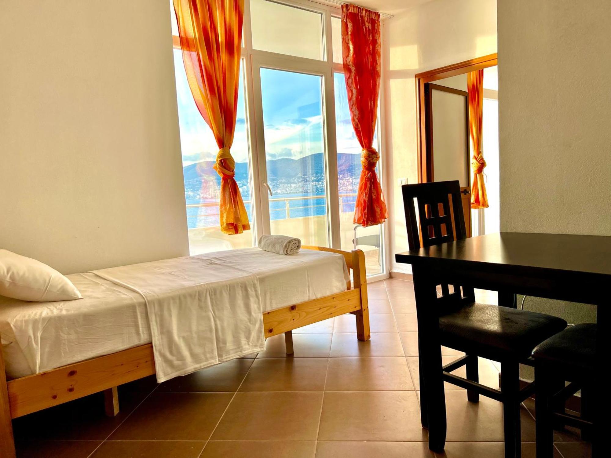 Redi'S Seaview Apartments Sarandë Eksteriør billede