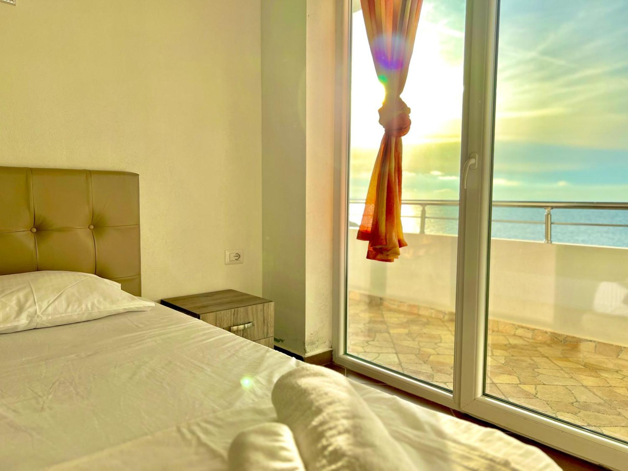 Redi'S Seaview Apartments Sarandë Eksteriør billede