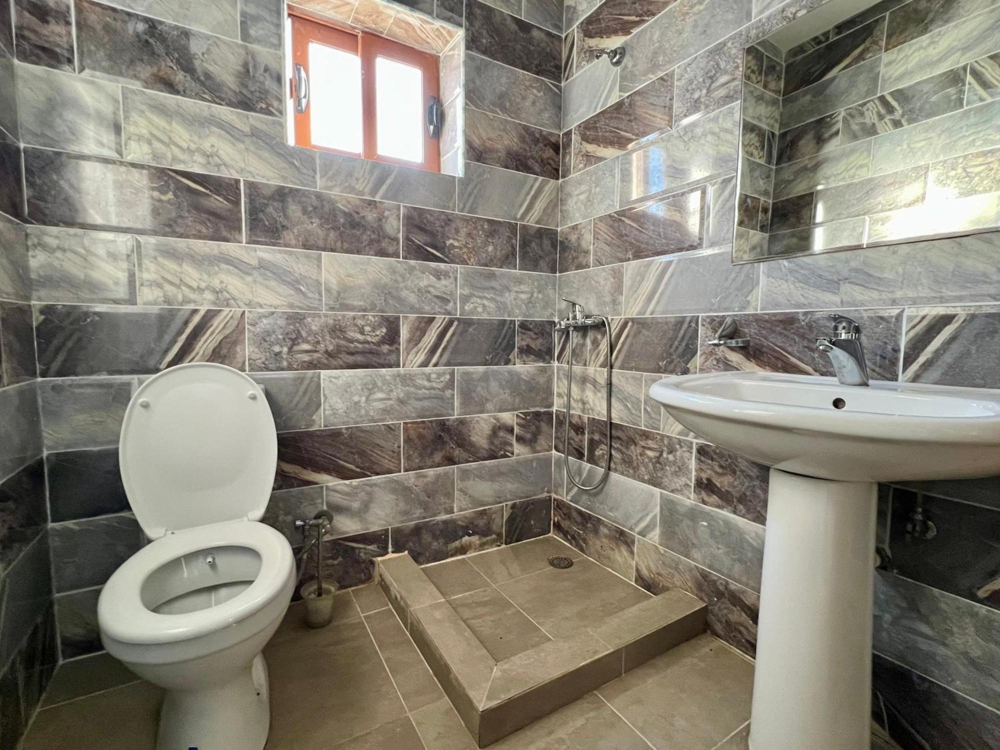 Redi'S Seaview Apartments Sarandë Eksteriør billede