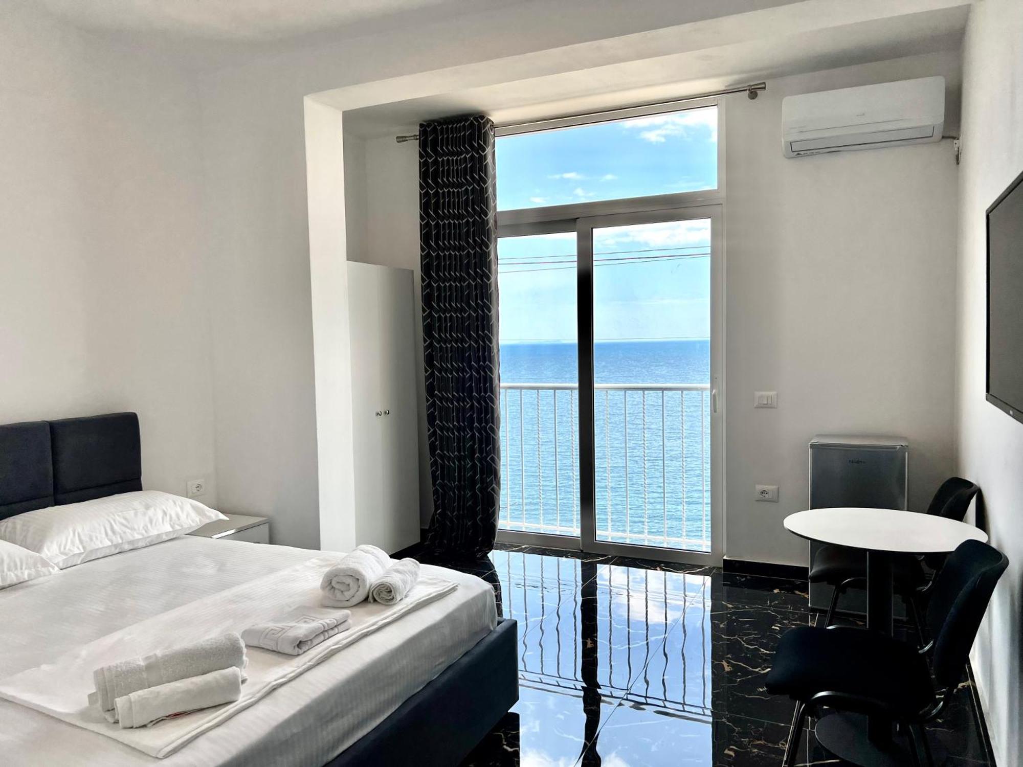 Redi'S Seaview Apartments Sarandë Eksteriør billede