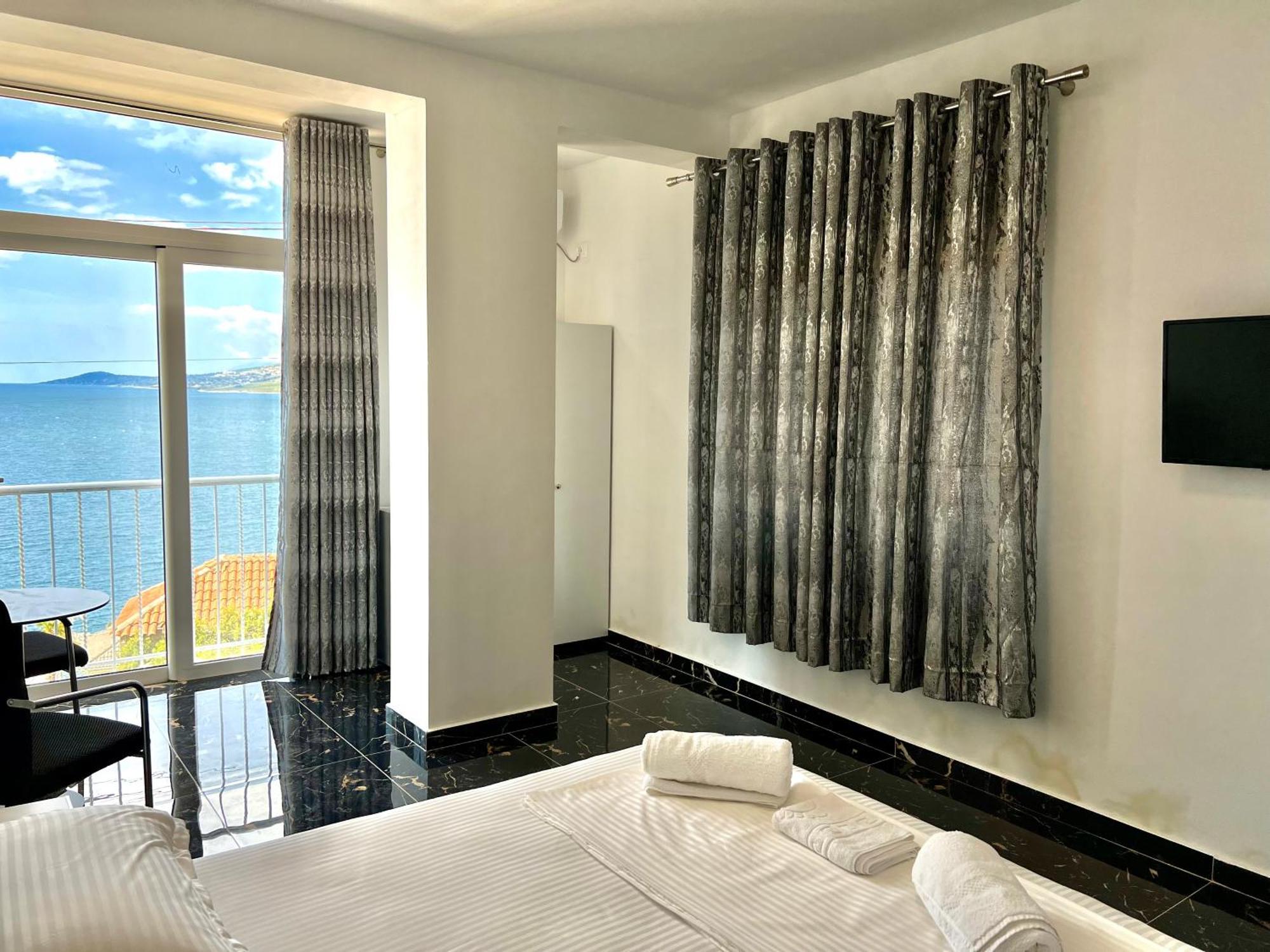 Redi'S Seaview Apartments Sarandë Eksteriør billede