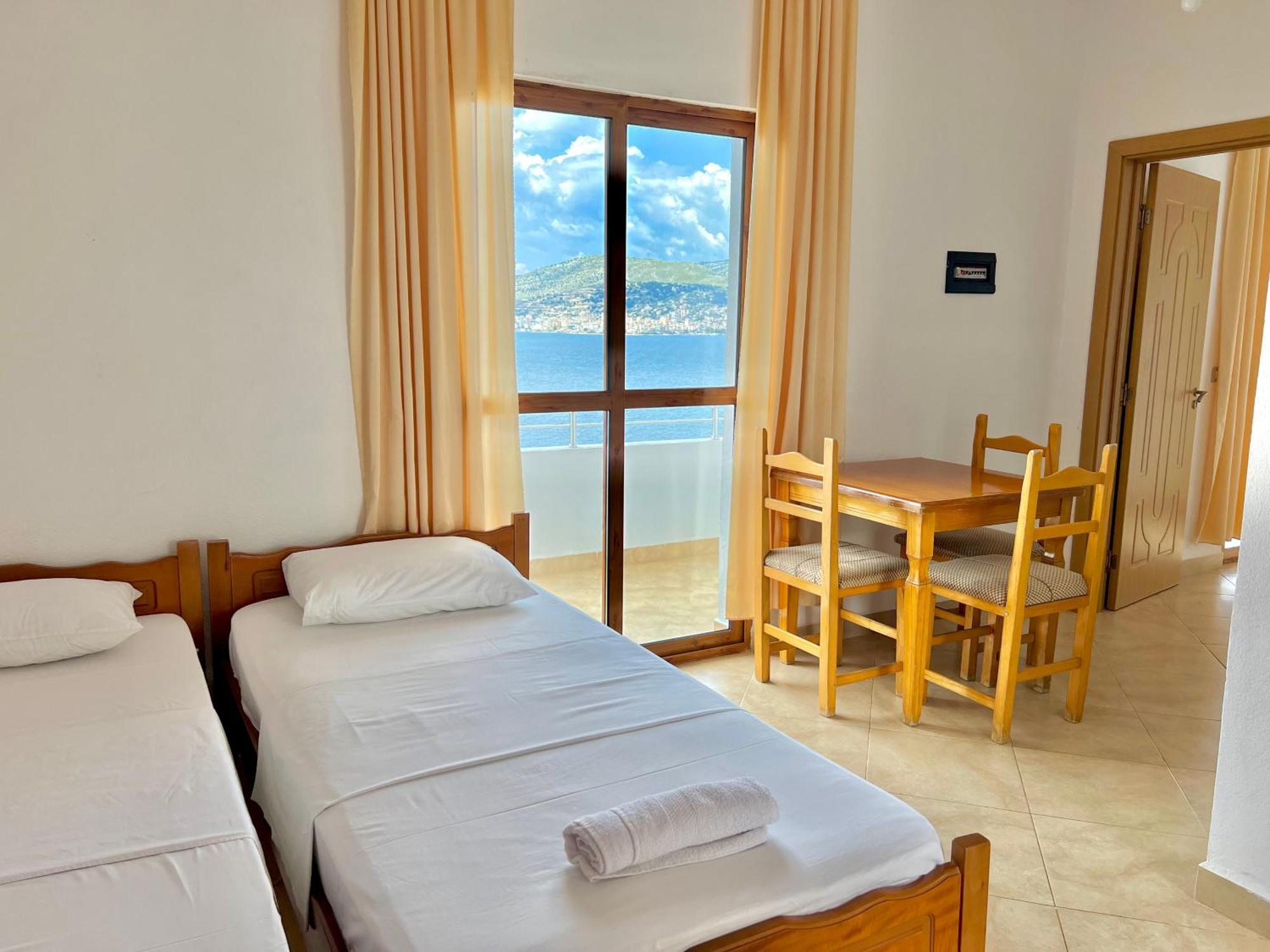 Redi'S Seaview Apartments Sarandë Eksteriør billede