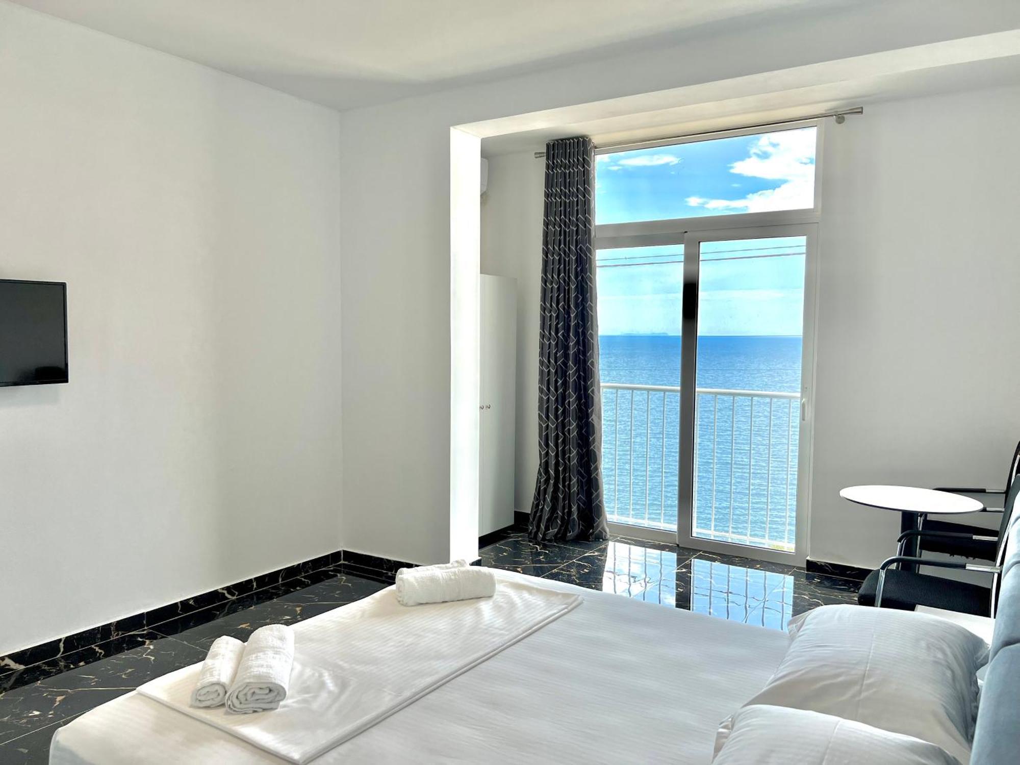 Redi'S Seaview Apartments Sarandë Eksteriør billede